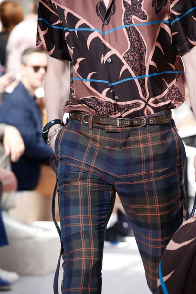 Look 37